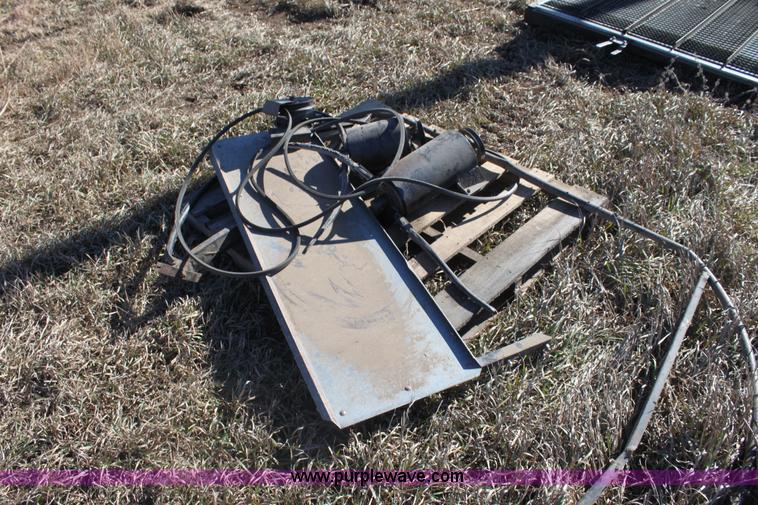 image for item D1309 1986 Gleaner L3 combine