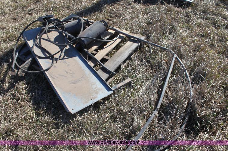 image for item D1309 1986 Gleaner L3 combine