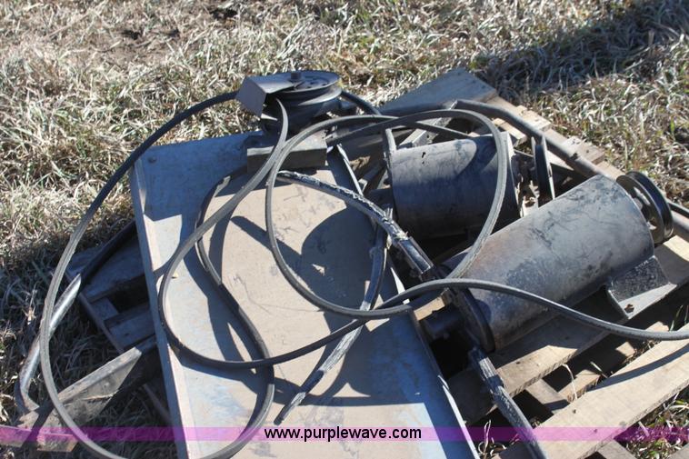 image for item D1309 1986 Gleaner L3 combine