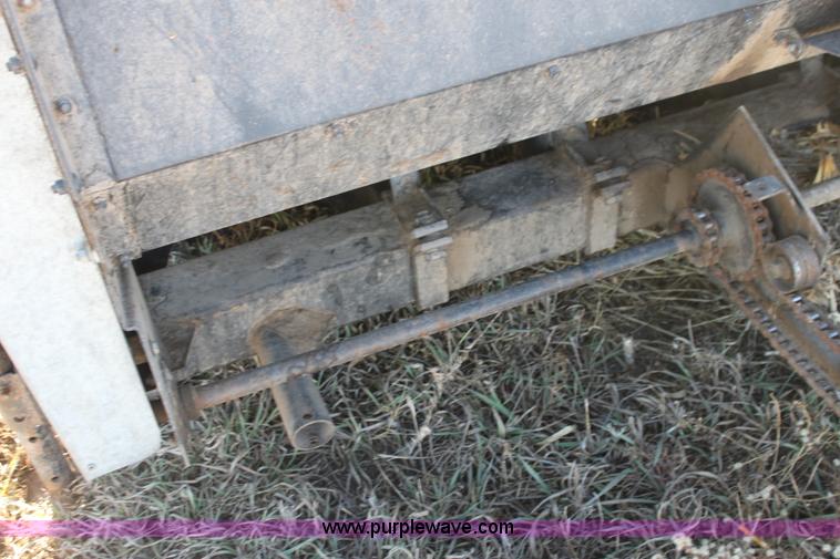 image for item D1311 Gleaner A630 corn head