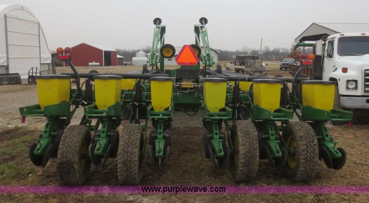 image for item D2235 1997 John Deere 1770 planter