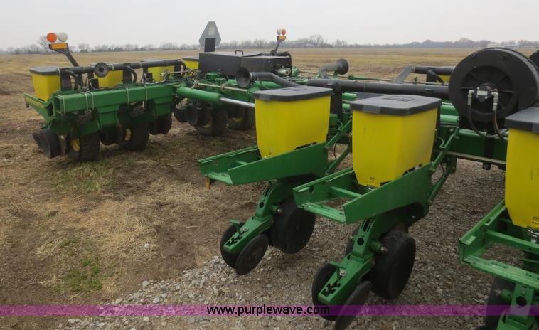 image for item D2235 1997 John Deere 1770 planter