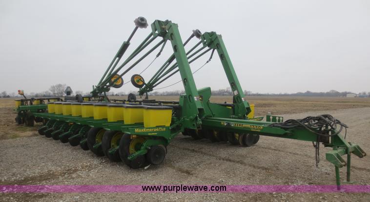 image for item D2235 1997 John Deere 1770 planter