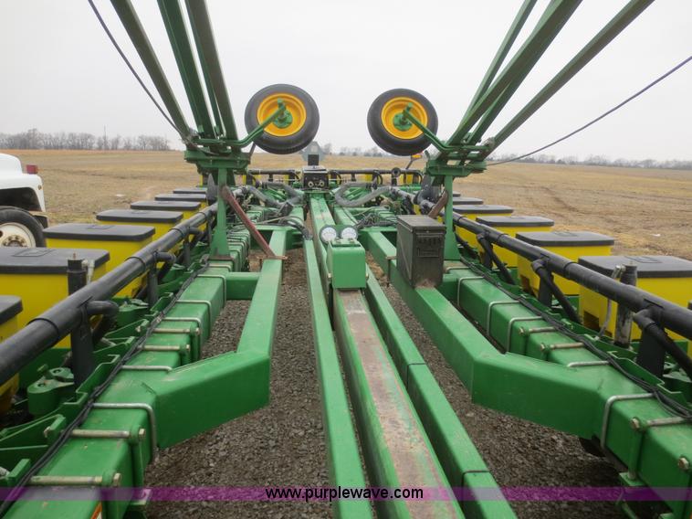 image for item D2235 1997 John Deere 1770 planter