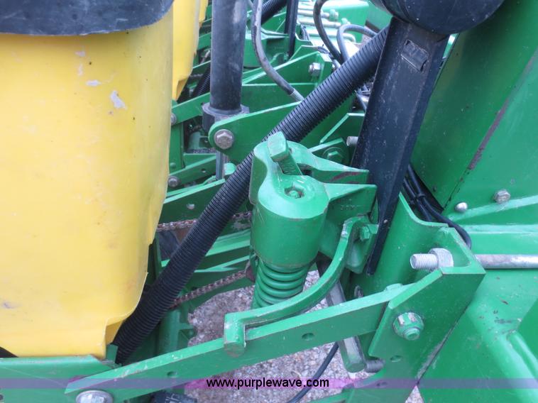 image for item D2235 1997 John Deere 1770 planter