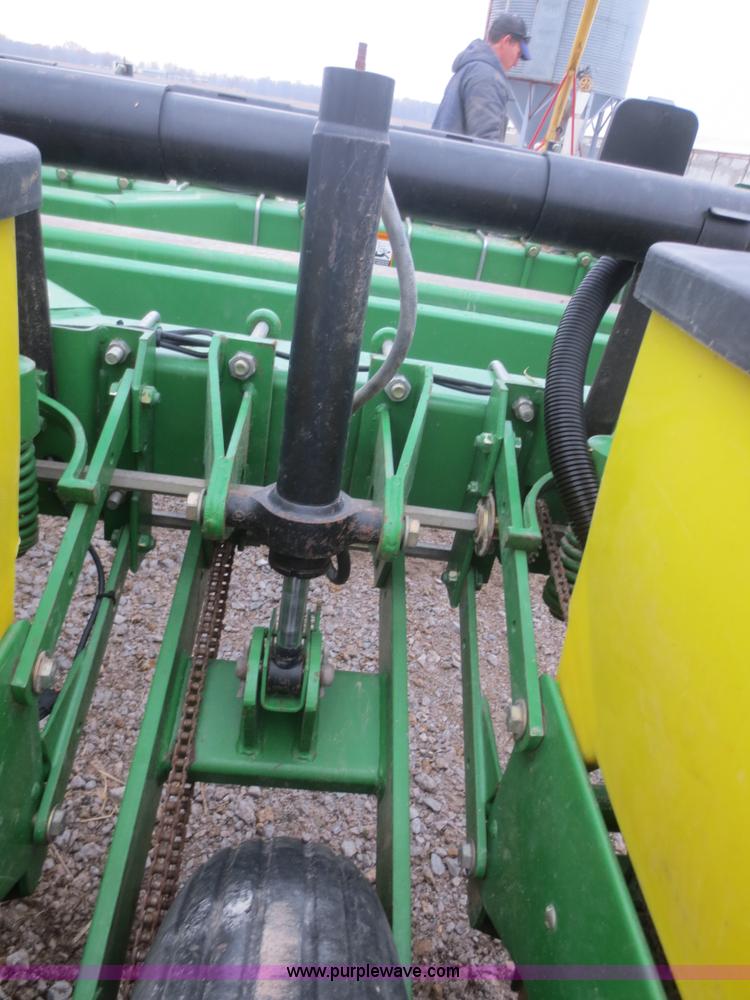 image for item D2235 1997 John Deere 1770 planter