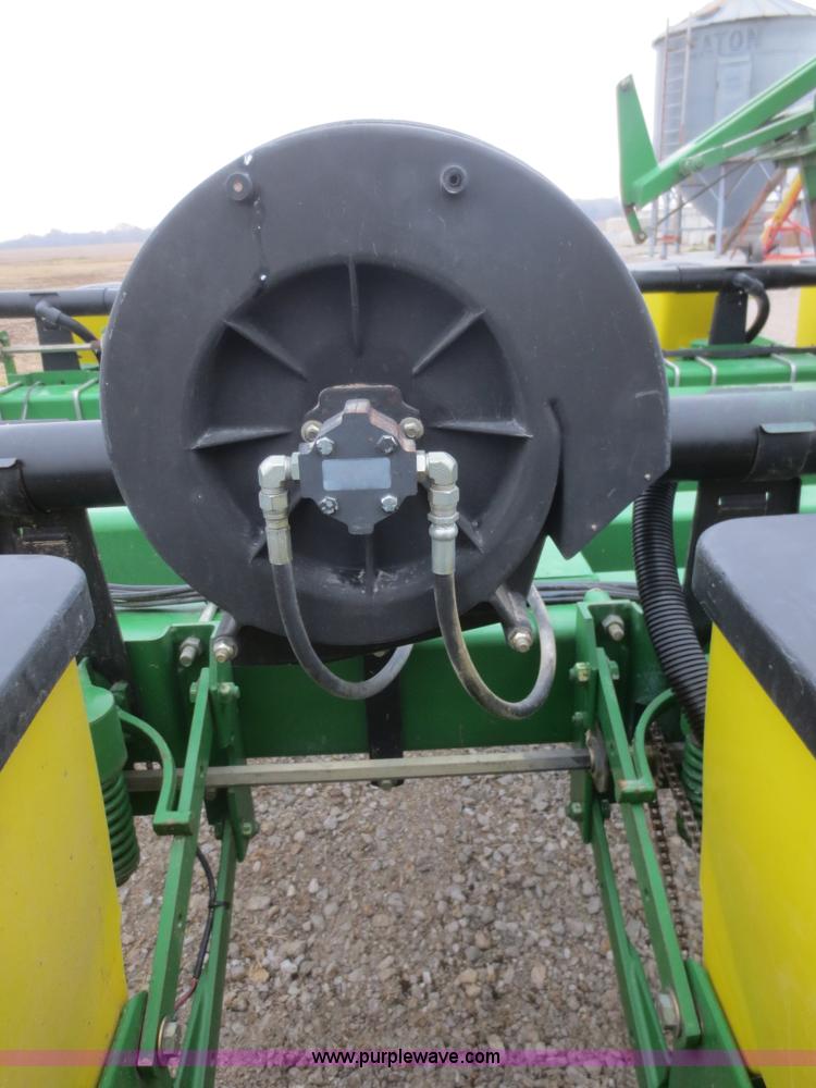 image for item D2235 1997 John Deere 1770 planter