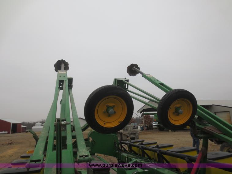 image for item D2235 1997 John Deere 1770 planter