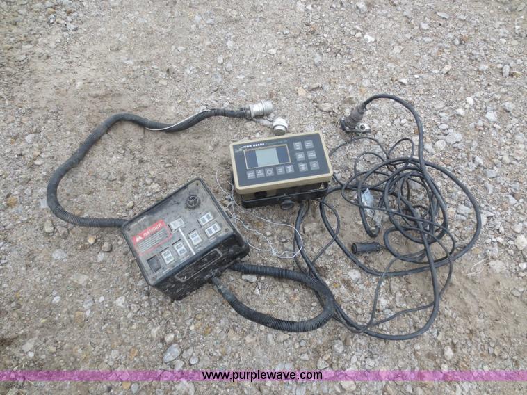 image for item D2235 1997 John Deere 1770 planter