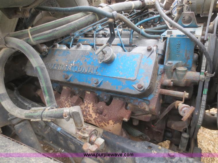 image for item D2236 1986 International S1700 flatbed dump truck