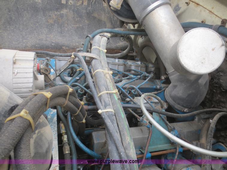 image for item D2236 1986 International S1700 flatbed dump truck