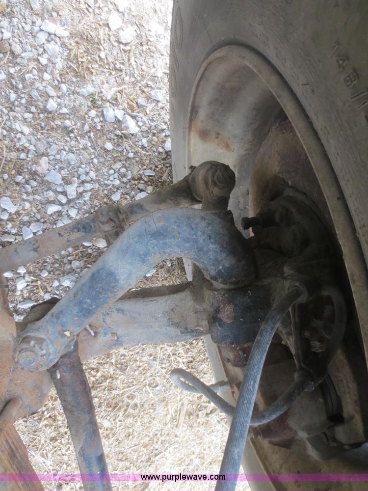 image for item D2236 1986 International S1700 flatbed dump truck