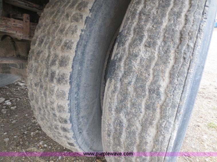 image for item D2236 1986 International S1700 flatbed dump truck