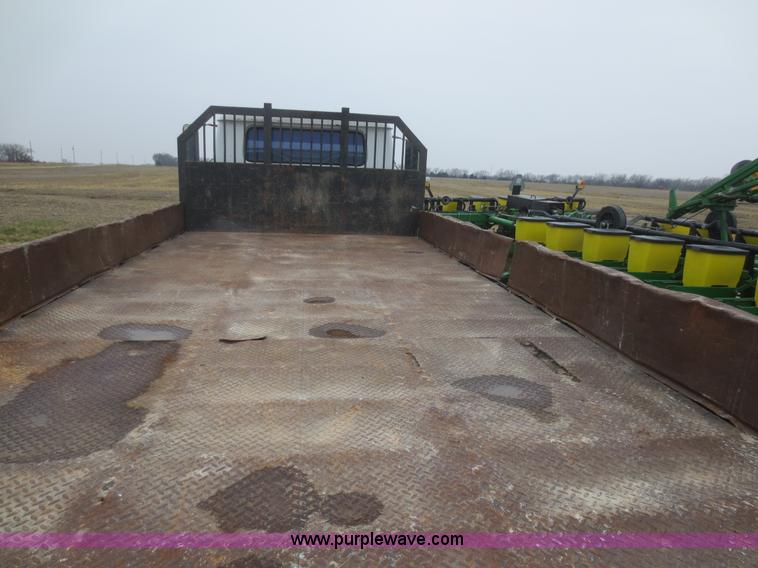 image for item D2236 1986 International S1700 flatbed dump truck