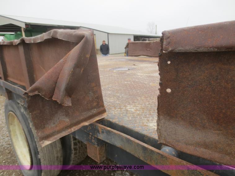 image for item D2236 1986 International S1700 flatbed dump truck
