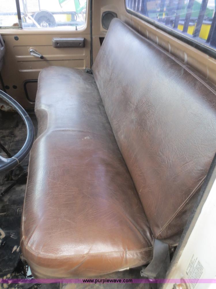 image for item D2236 1986 International S1700 flatbed dump truck