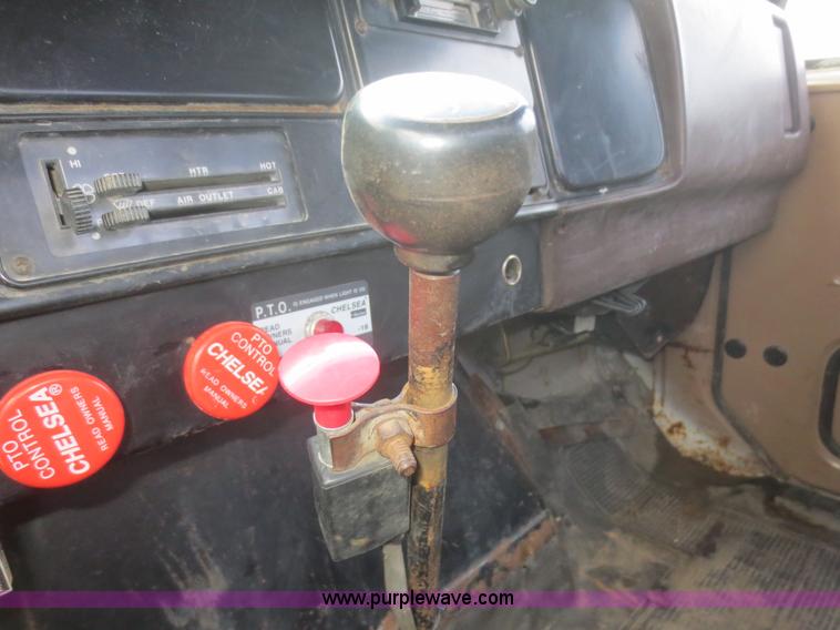 image for item D2236 1986 International S1700 flatbed dump truck