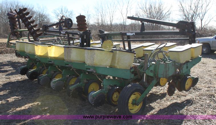 image for item F3392 John Deere 7000 planter