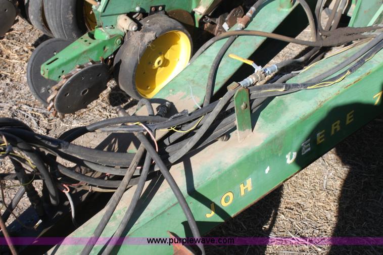 image for item F3392 John Deere 7000 planter