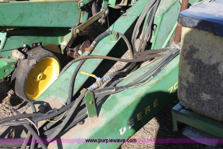 image for item F3392 John Deere 7000 planter