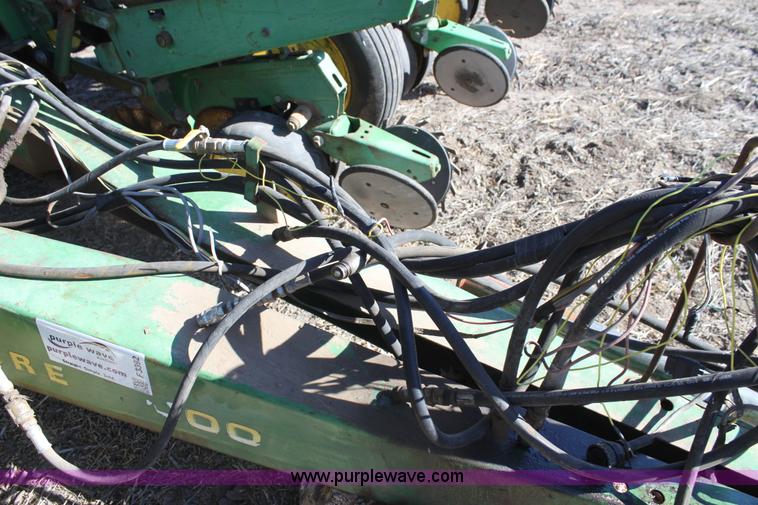 image for item F3392 John Deere 7000 planter