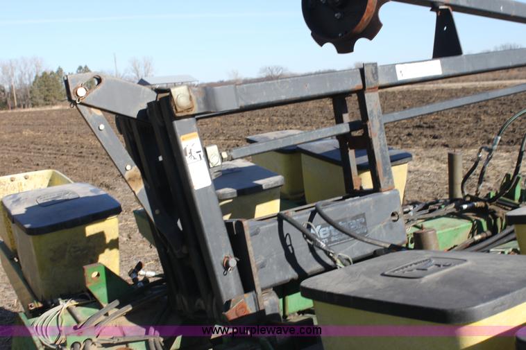 image for item F3392 John Deere 7000 planter