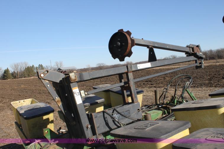 image for item F3392 John Deere 7000 planter