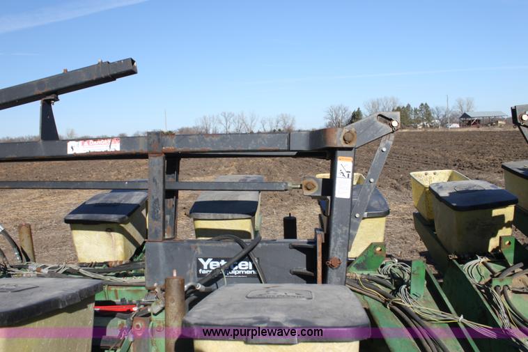 image for item F3392 John Deere 7000 planter