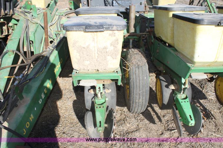 image for item F3392 John Deere 7000 planter