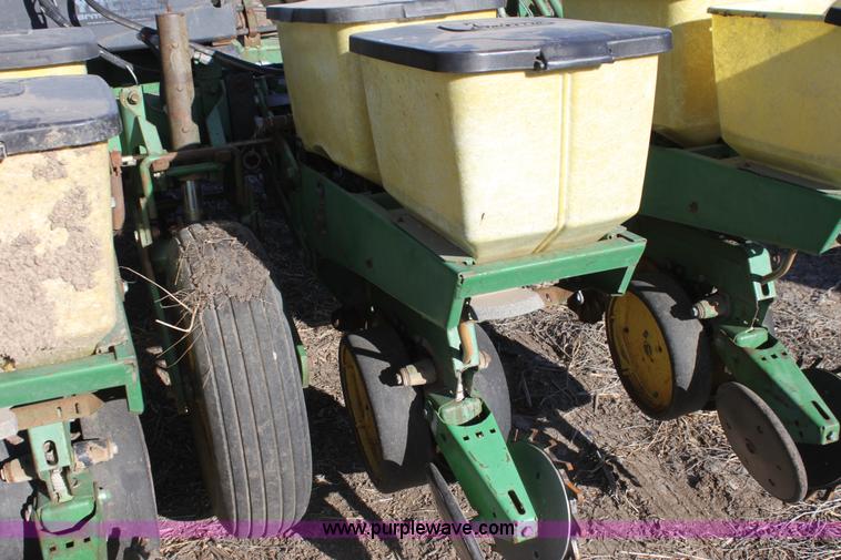image for item F3392 John Deere 7000 planter