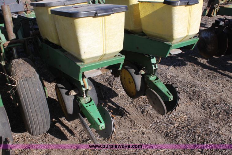 image for item F3392 John Deere 7000 planter