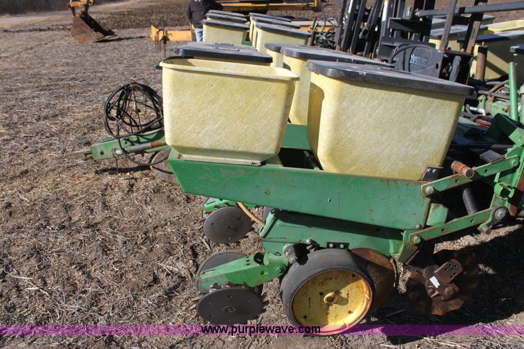 image for item F3392 John Deere 7000 planter