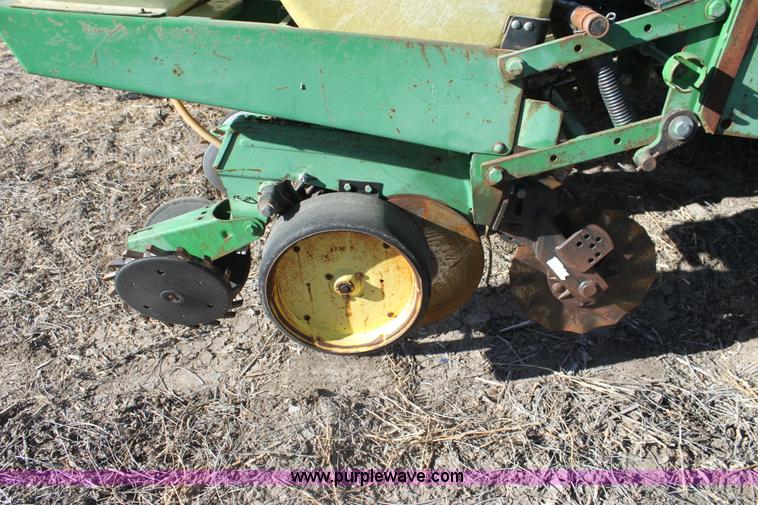 image for item F3392 John Deere 7000 planter