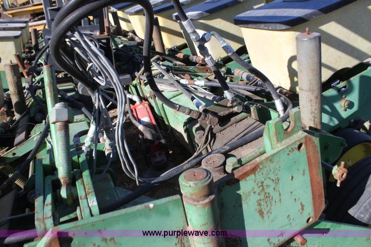 image for item F3392 John Deere 7000 planter