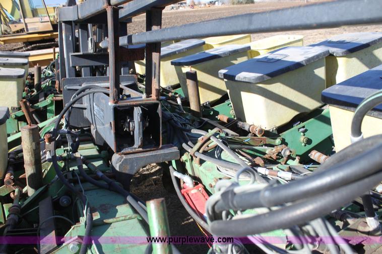 image for item F3392 John Deere 7000 planter
