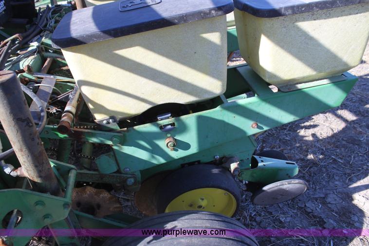 image for item F3392 John Deere 7000 planter