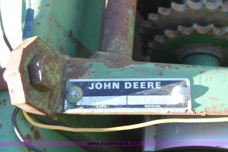 image for item F3392 John Deere 7000 planter