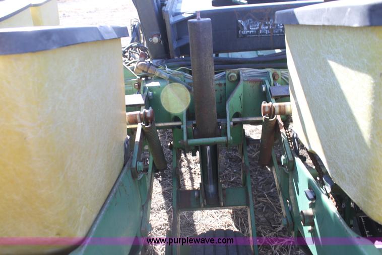 image for item F3392 John Deere 7000 planter