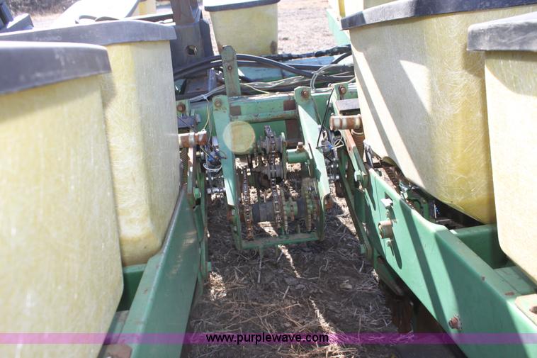image for item F3392 John Deere 7000 planter