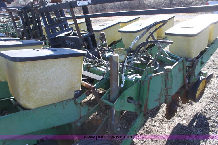image for item F3392 John Deere 7000 planter