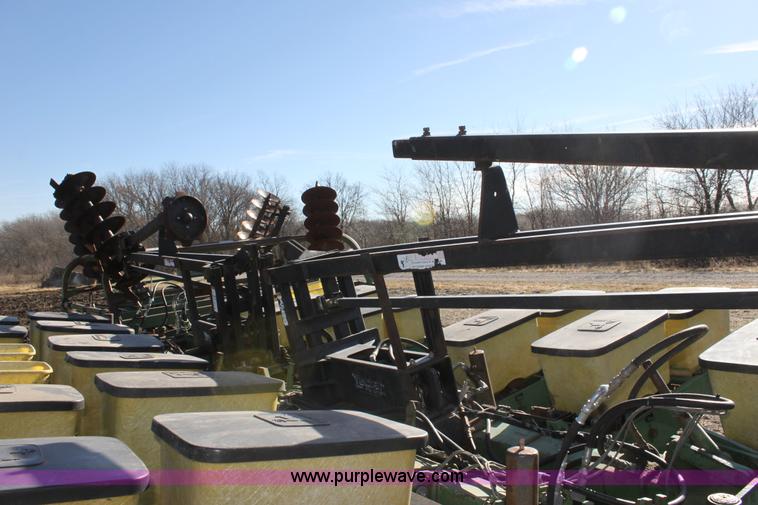 image for item F3392 John Deere 7000 planter
