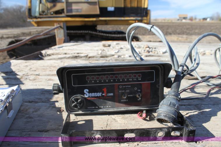 image for item F3392 John Deere 7000 planter