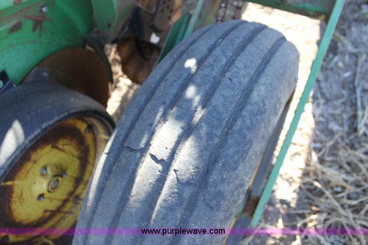 image for item F3392 John Deere 7000 planter