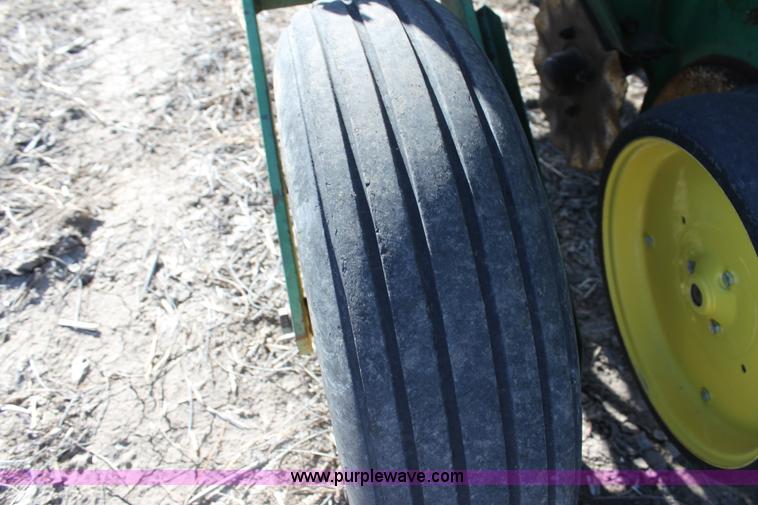 image for item F3392 John Deere 7000 planter