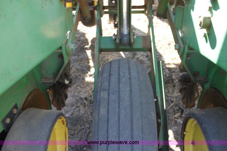 image for item F3392 John Deere 7000 planter