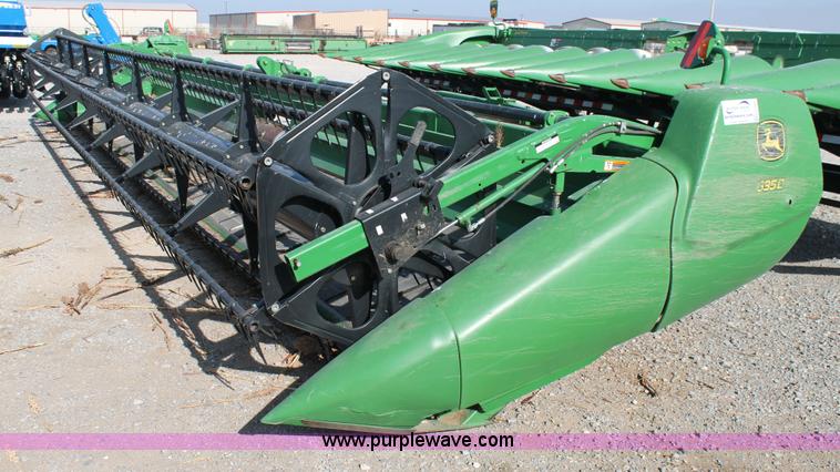 image for item H1685 2011 John Deere 635D draper head