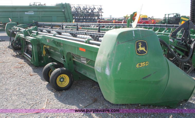image for item H1685 2011 John Deere 635D draper head
