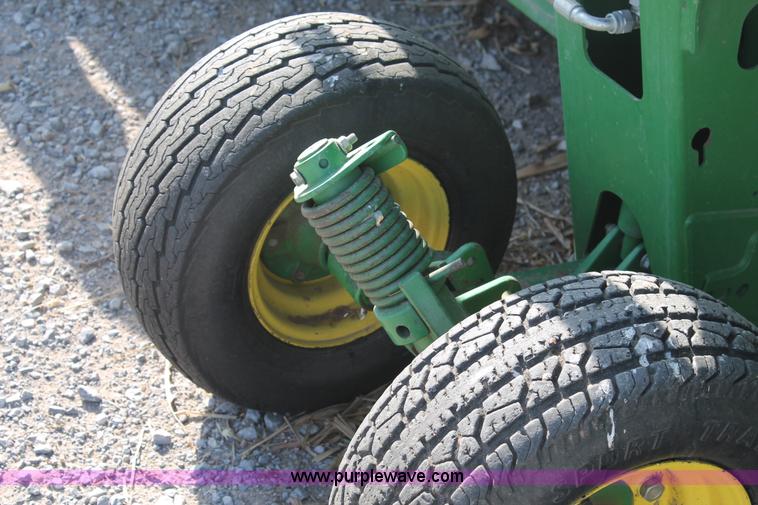 image for item H1685 2011 John Deere 635D draper head