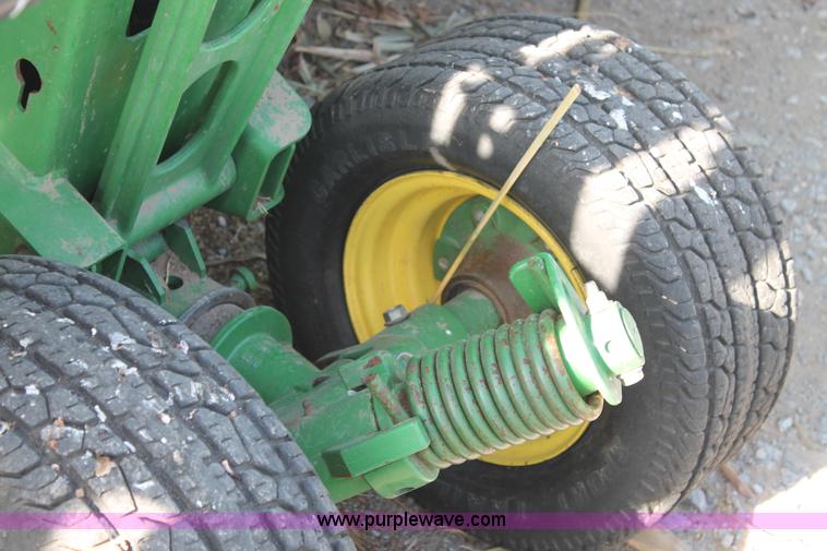 image for item H1685 2011 John Deere 635D draper head