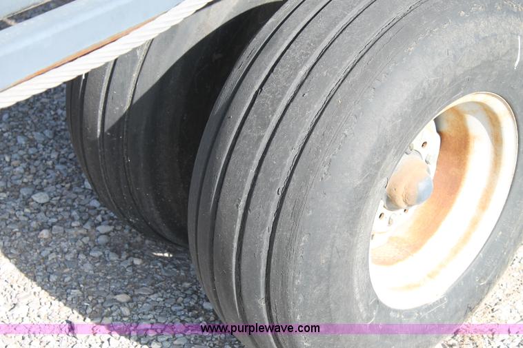 image for item H1686 2000 Flexi-Coil 7500 72' air hoe drill